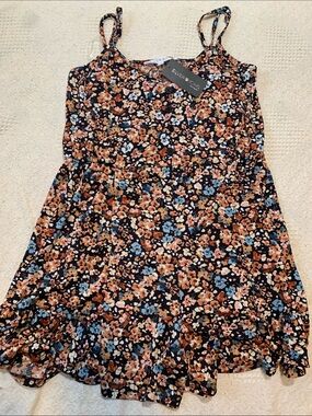 Floral Spaghetti-Strap Tank Top in Navy/Multi